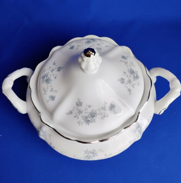 Classic Porcelain Floral Tureen - Picture 2 of 9